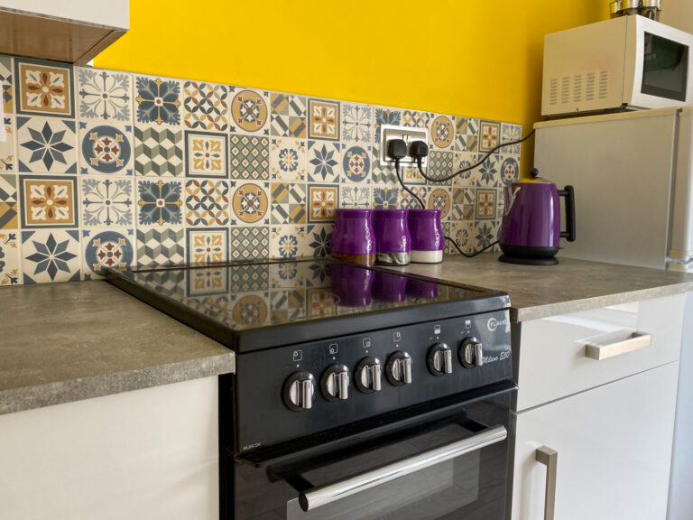 2-Bed Apartment kitchen with patterned tiled splashback