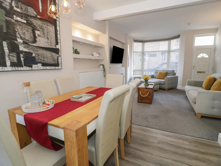 Townhouse dining area with oak table seating six